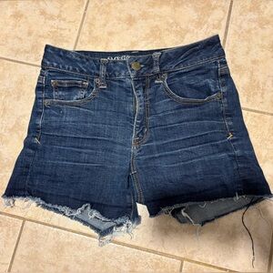 Dark wash American Eagle denim short raw edges women’s size 6